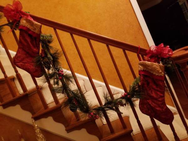 (5) Christmas Pine Garland Decorations
