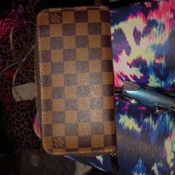 Louis Vuitton Zippy Damier Wallet