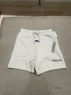 Size M essentials light oat shorts