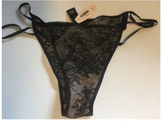 Victoria’s Secret lace bikini