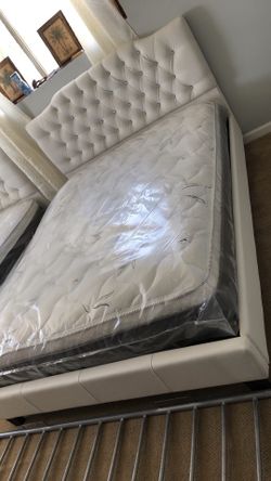 BRAND NEW QUEEN BED FOR ONLY $300 MATTRESS INCLUDED π₯ $20 DELIVERY π₯NO SET UPπ₯ β’ We do not assemble β’ Brand new in box β’ Hardware & instructions i