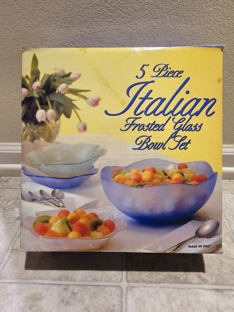 VINTAGE SCALLOPED BOWL: 5 piece Italian frosted glass bowl set
