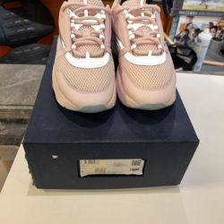 Dior B22