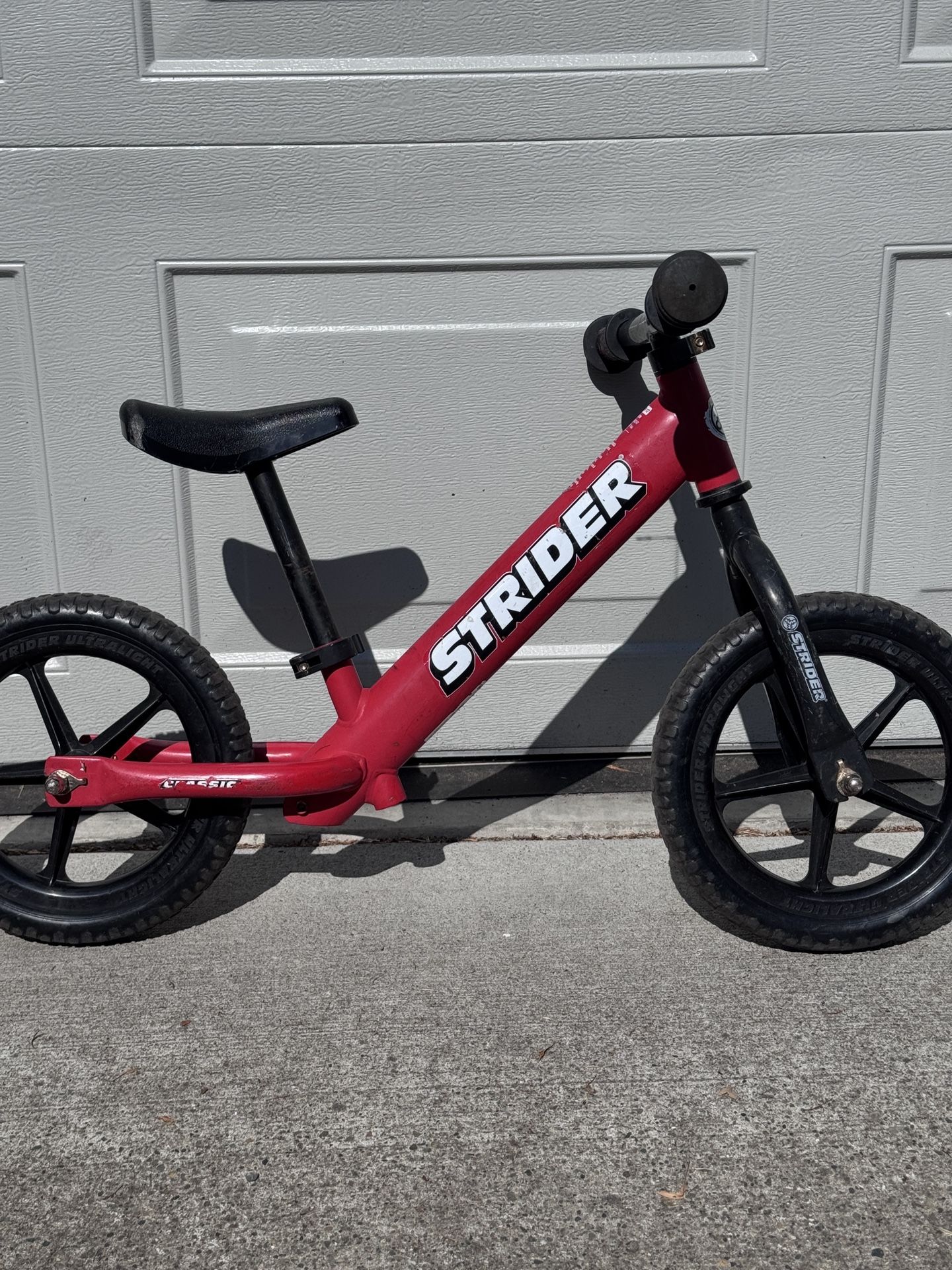 Strider 12 Sport Balance Bike 18 Months - 5 Years Adjustable Seat Handlebar Red