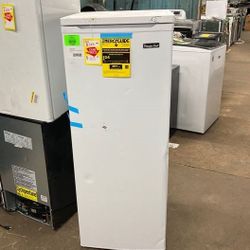 Magic chef standup freezer HMUF6WE