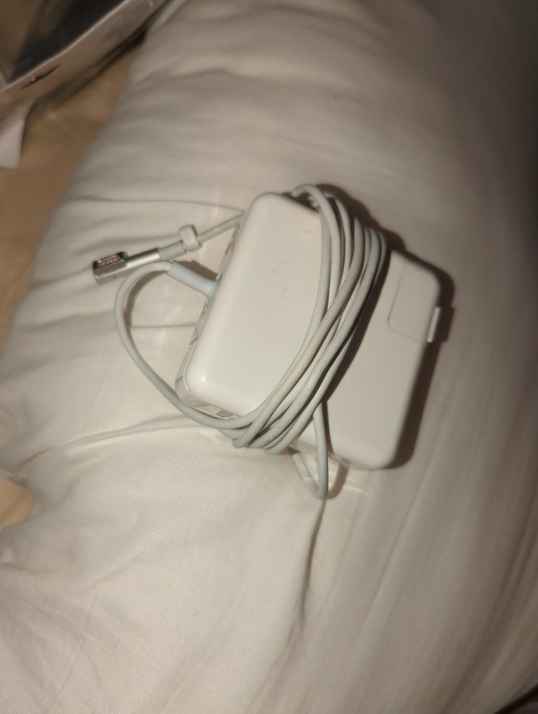 60W MagSafe Power Adapter with "L" style connector
