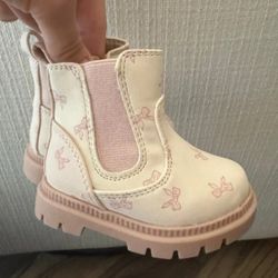💗🎀💕💕Combat Boots With Bows Size 2🎀💕💕💗