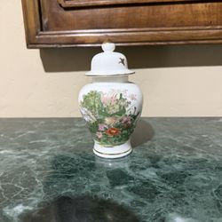 6"x3.5" Vtg Japanese Porcelain Ginger Jar With Lid Peacock Design