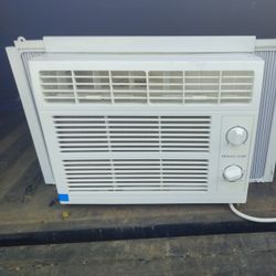 Window AC Unit 