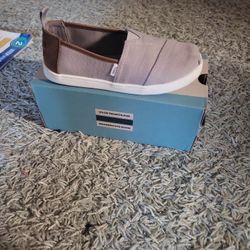 TOMS kids Size 13 