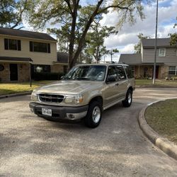 2000 Ford Explorer