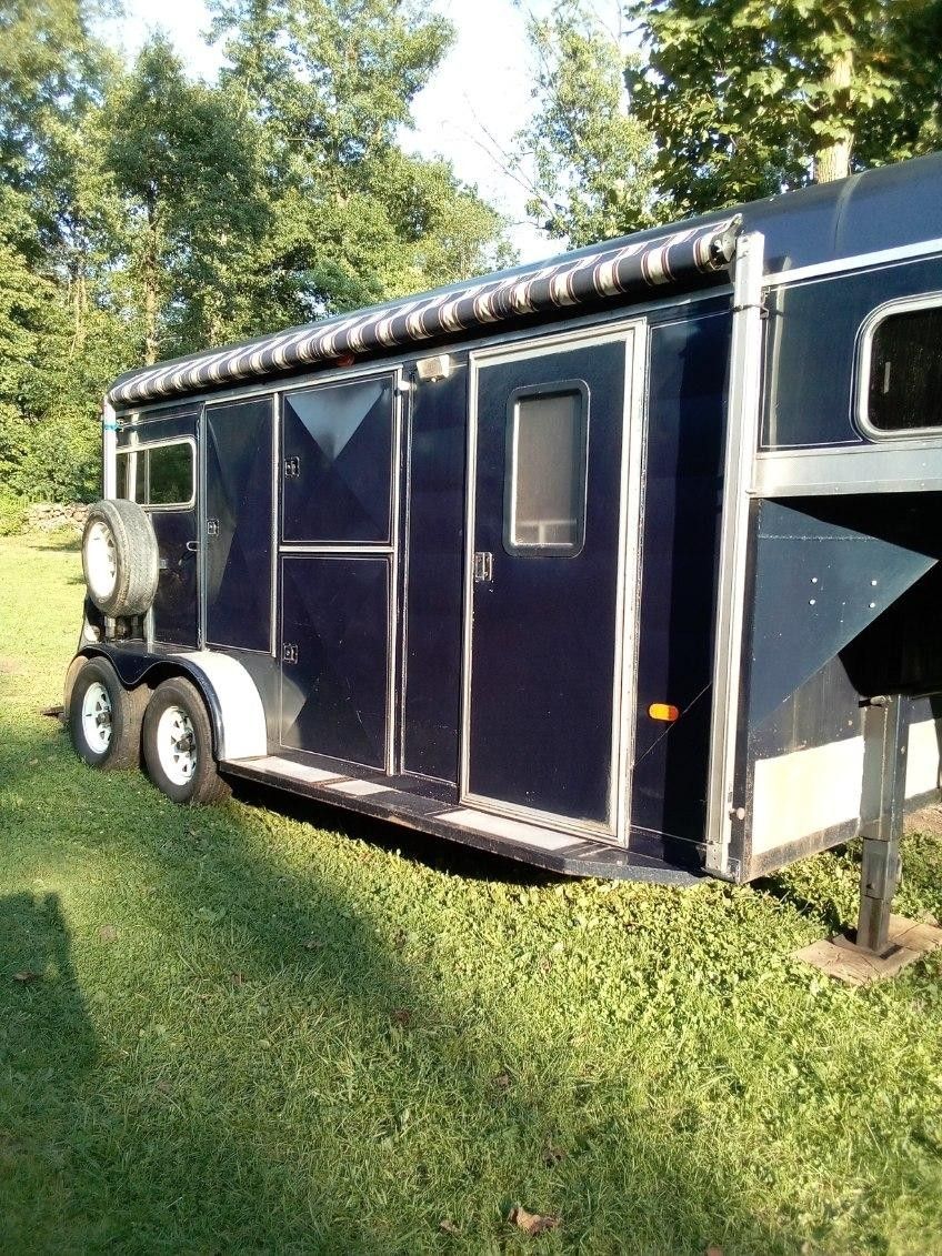 Horse Trailer/living Quarters