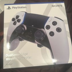Dualsense Edge Wireless Controller And Dualsense Charging System 