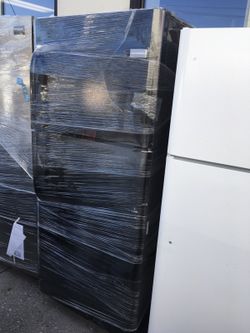 FRIGIDAIRE BLACK REFRIGERATOR TOP FREEZER NEW SCRATCH AND DENT