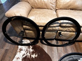 Gen 2 ENVE 4.5 rim brake wheels. Chris king hubs