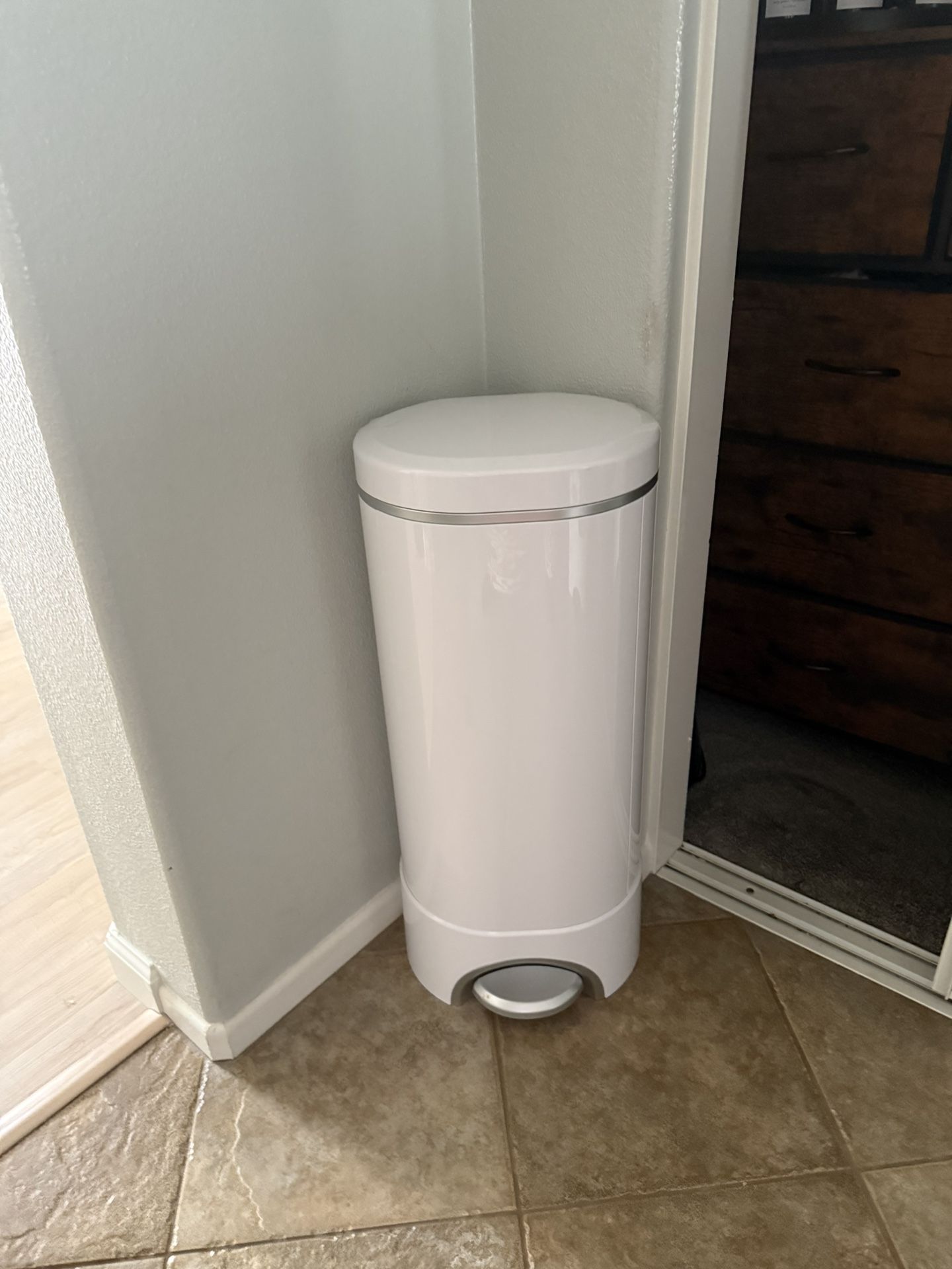 Munchkin diaper pail
