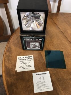 Vintage Xenon 1980’s working strobe light widen case