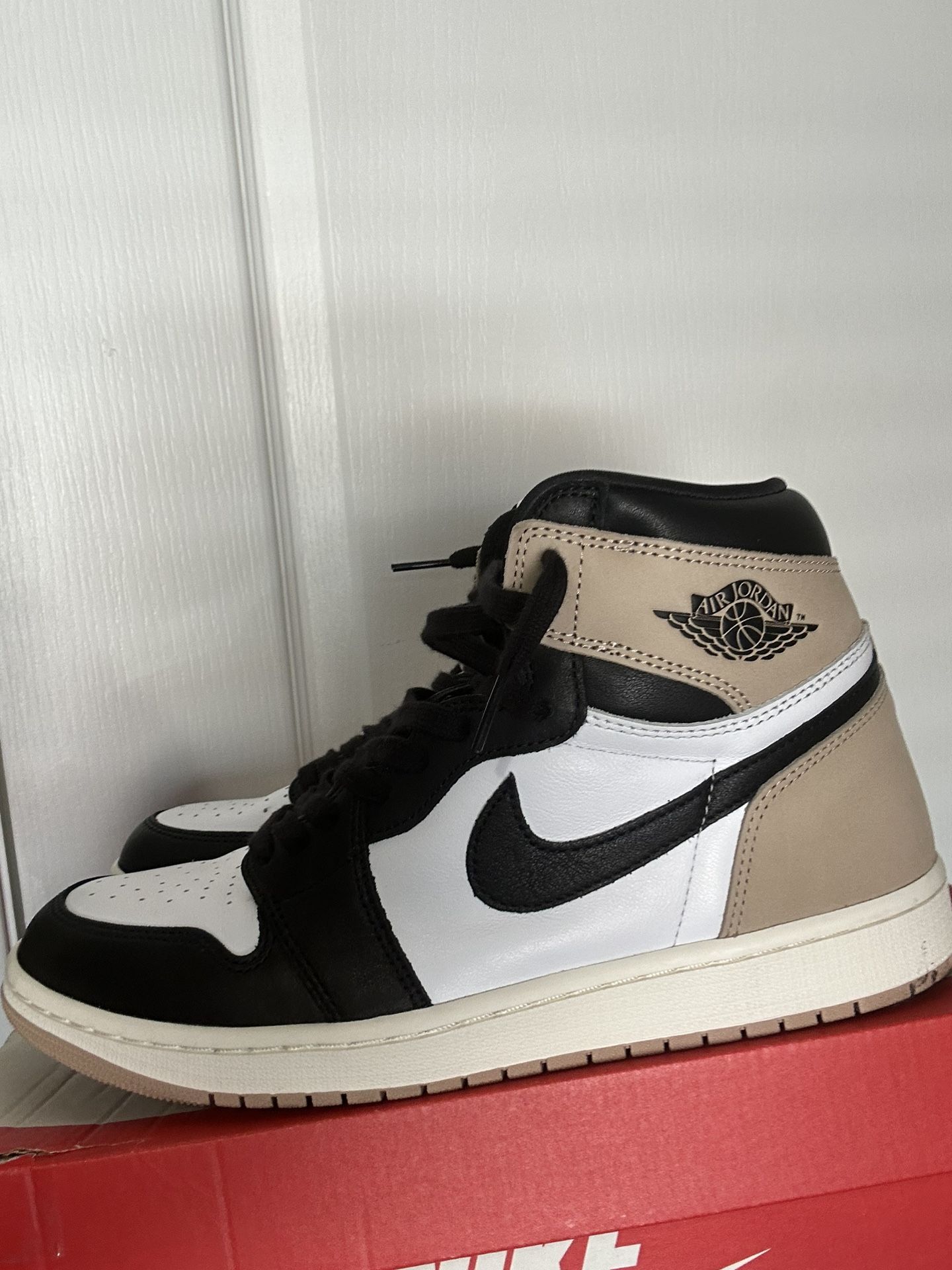 Jordan 1 High Og Latte Size 10.5m