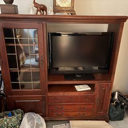 Entertainment Center(TV INCLUDED)