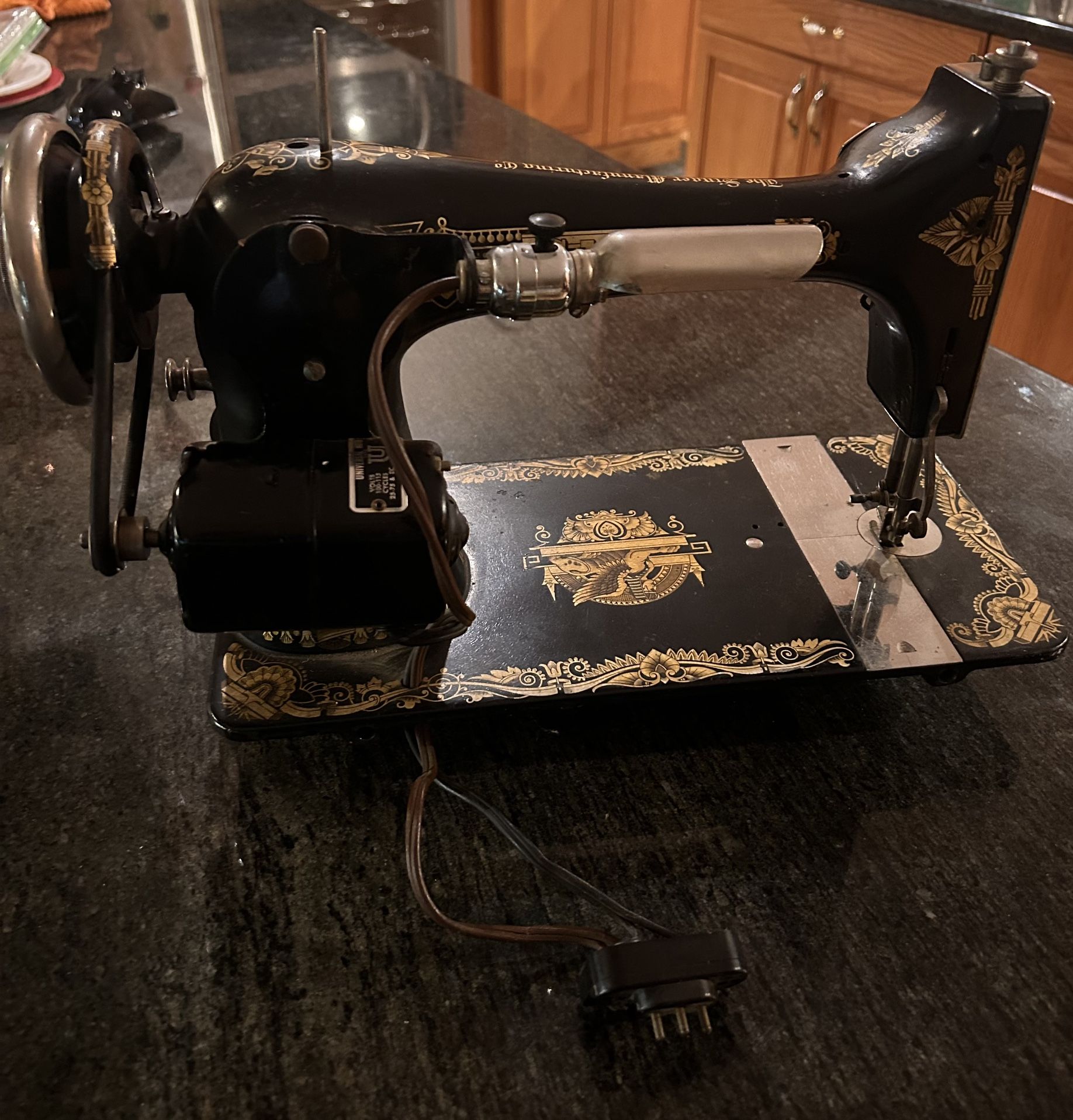 1900s Antique Singer Co Sewing Machine