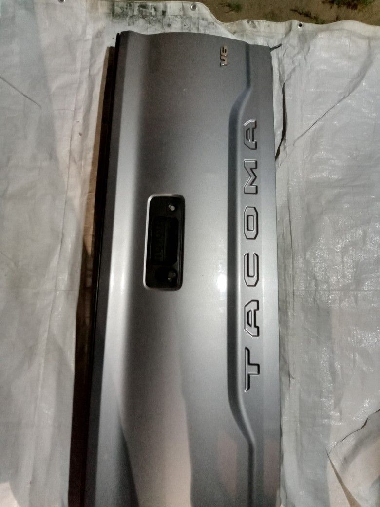 Tacoma Tailgate Silver
