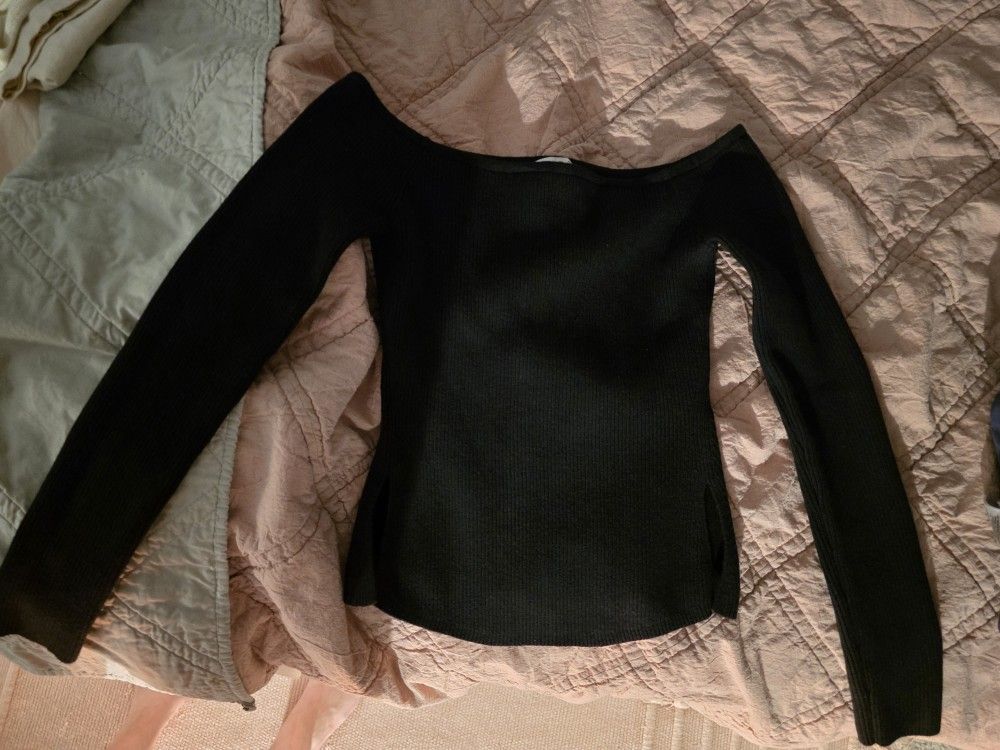 Off-shoulder Long Sleeve Top