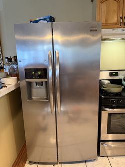 Frigidaire Gallery Stainless Steel Refrigerator – Works Great – $300 OBO