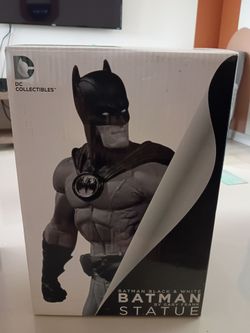 DC Collectibles Batman Black & White Statue by Gary Frank