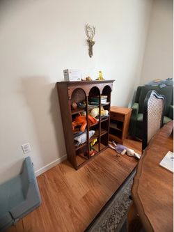 Curio shelf