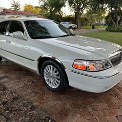 2004 Lincoln Town Car Signature