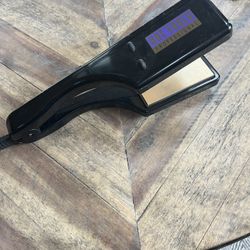 Hot Tools Flat Iron
