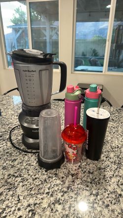 Nutribullet Blender and cups