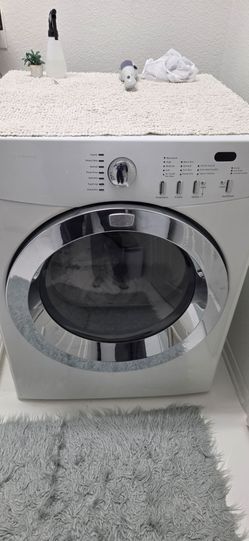 $ 200 dls Like New white Frigidaire dryer used