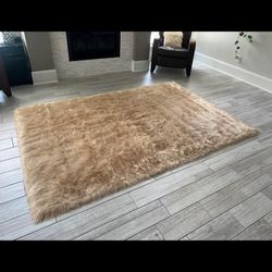 LAMBZY 6' x 9' Faux Sheepskin Super Soft Hypoallergenic Rectangular Area Rug