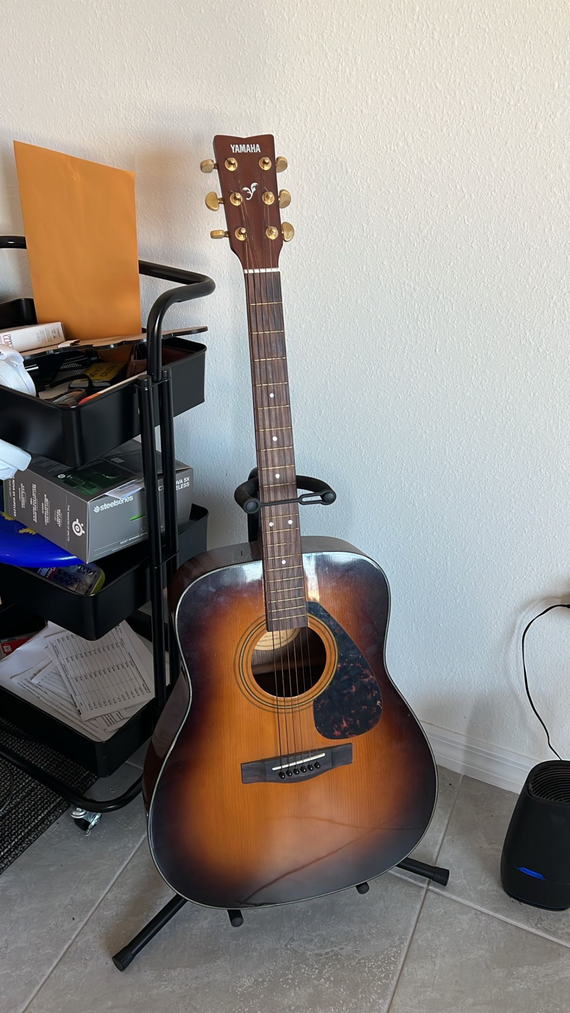 Acoustic Guitar Yamaha Brown