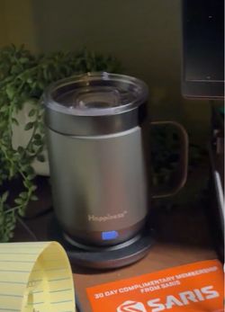 Coffee cup keeps coffee hot