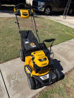 DEWALT
21 in. 196cc E-GOV Engine 3-in-1 Gas RWD Self-Propelled Lawn Mower with High Rear Wheels