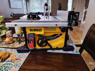 Dewalt 15 Amp Corded 8-1/4 in. Compact Portable Jobsite Tablesaw,slightly used.