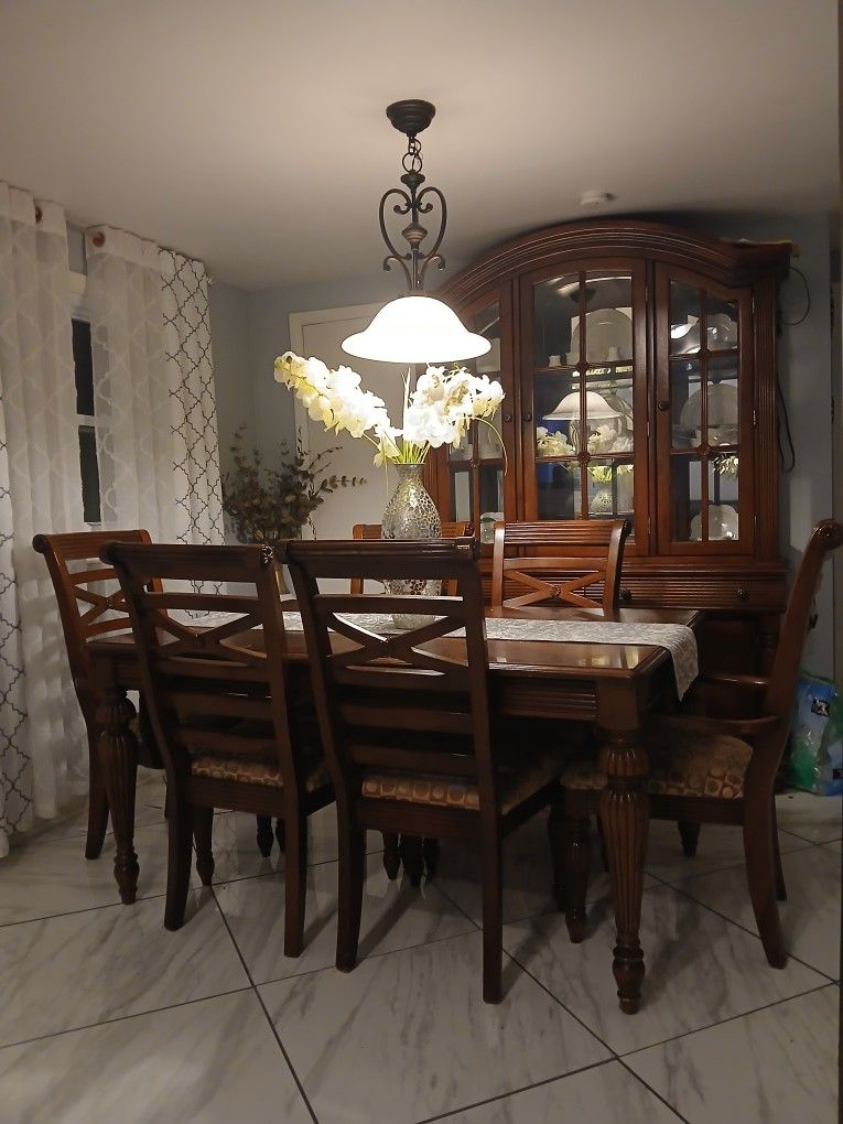 Table with 6 chairs, solid wood, and storage unit - the complete set.