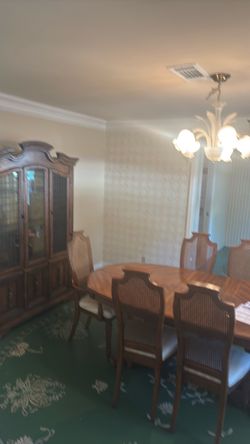 Display hutch and dinner table with leaf