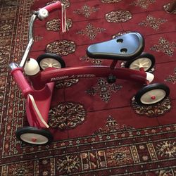 Radio Flyer Scoot About Ride-on-Toy