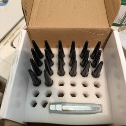 Spike Lug Nuts 
