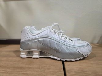 Nike Shox R4 - White/Metallic Silver - Men's 12 - Brand New