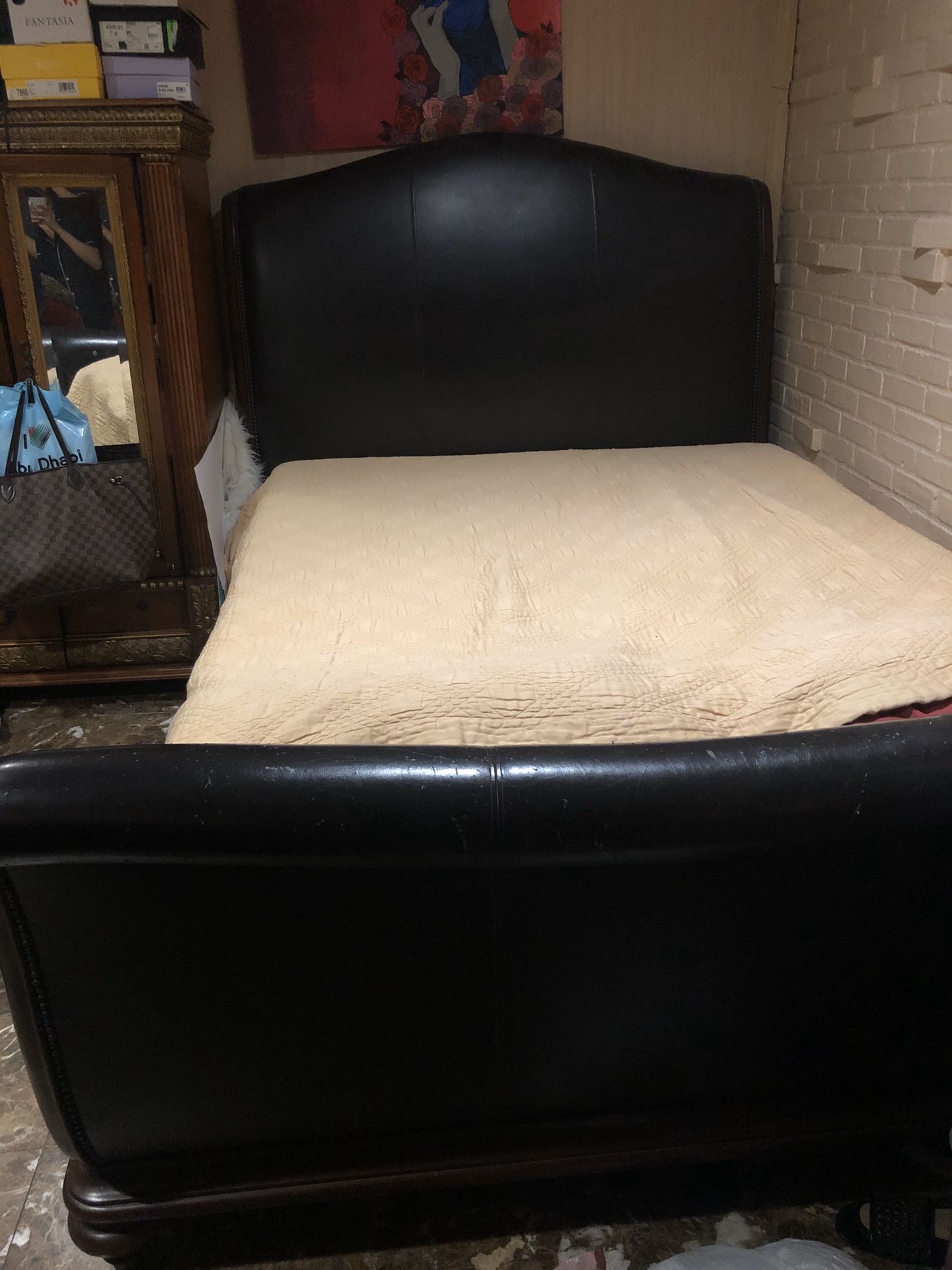 Beautiful Thomasville Leather Sleigh queen bed Frame