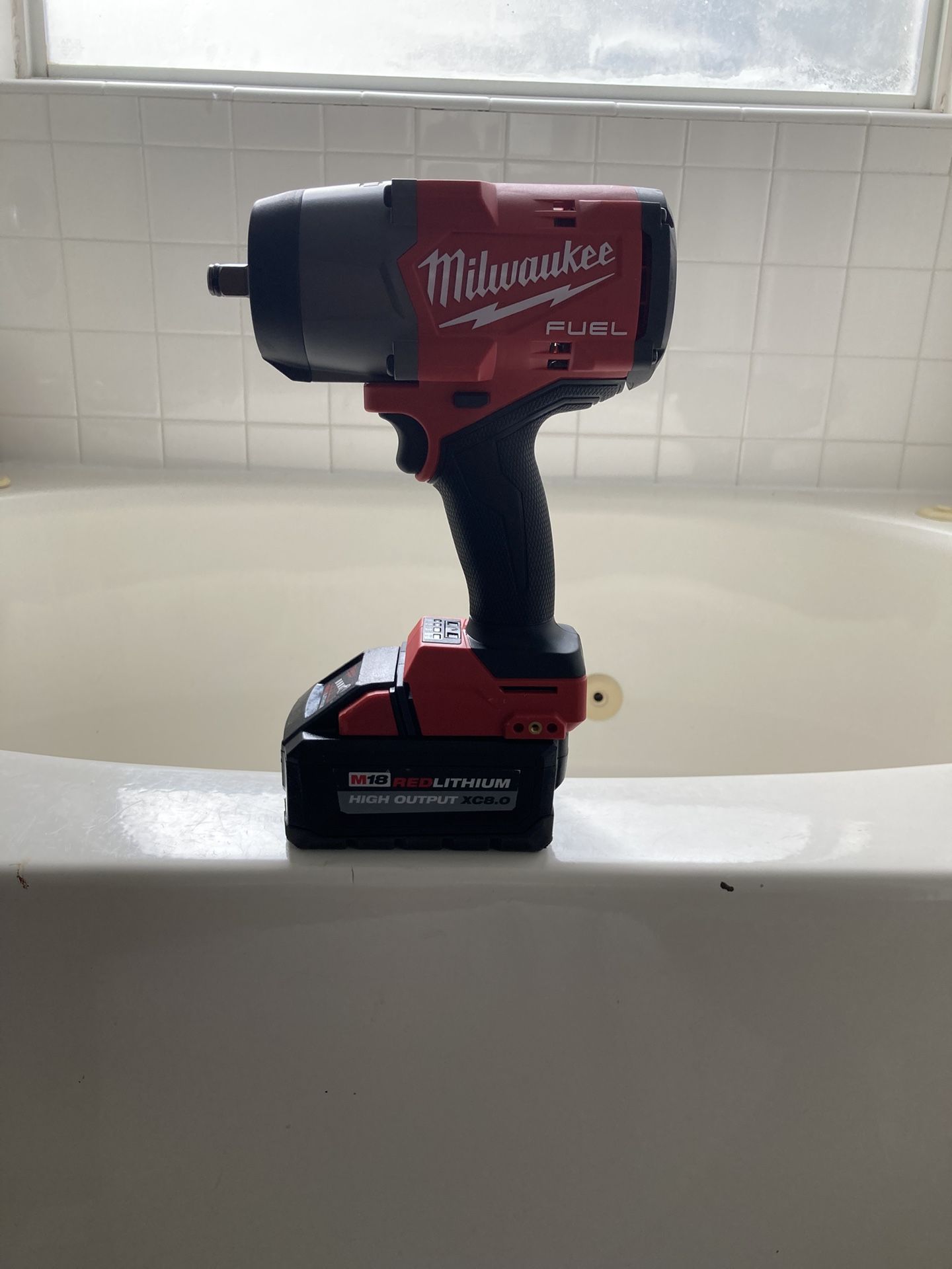 Milwaukee Impact Wrench brand new battery been used, but it’s in perfect condition