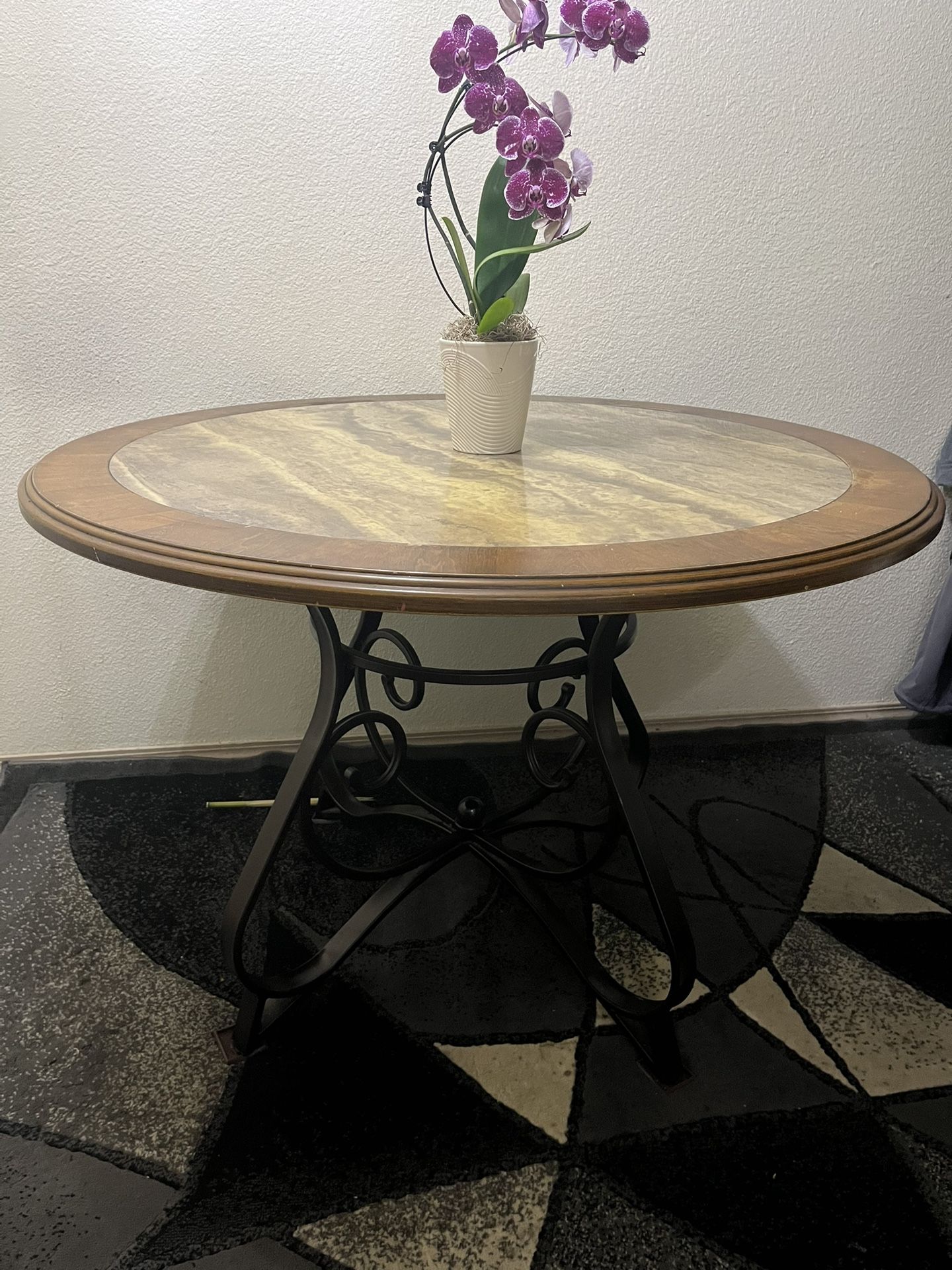 Dining Round Table