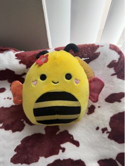 Bee Squishmallow (Small)
