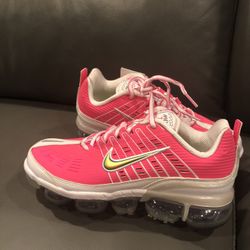 New Women’s Nike Vapor Max - Size 7