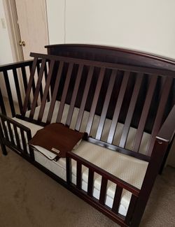 Storkcraft Steveston 4 in 1 Convertible Crib in espresso with Mattress, mattress pad, crib bumper and 2 bed rail guards. Like new.