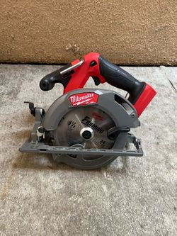 Milwaukee M18 FUEL Brushless Cordless 6-1/2 in. Circular Saw (Tool-Only)